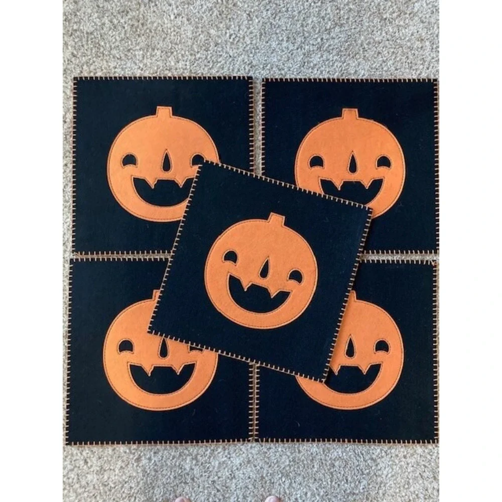 Vtg Halloween Jack O'Lantern Set of Five 15x15 pumpkin Felt Placements‎